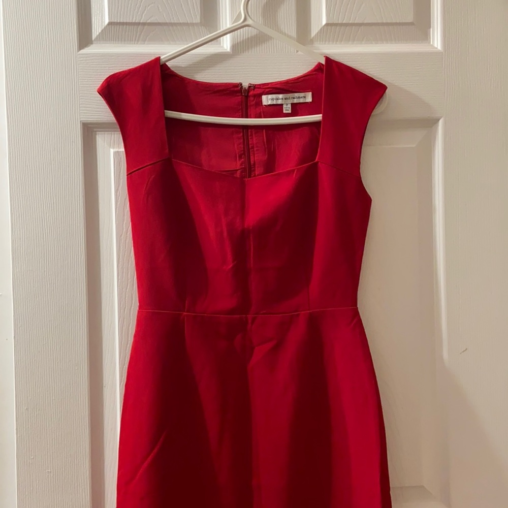 Super faltering square neck dress
